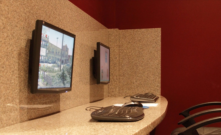 Imagen de los interiores del Hotel Red Lion Inn and Suites. Foto 16