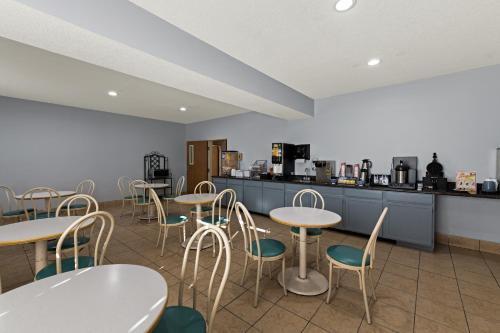 Imagen del bar/restaurante del Hotel Red Lion Inn and Suites Gretna Omaha SW. Foto 6