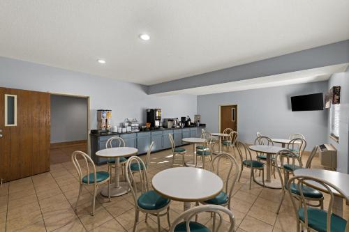 Imagen del bar/restaurante del Hotel Red Lion Inn and Suites Gretna Omaha SW. Foto 8