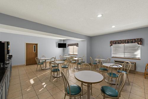 Imagen del bar/restaurante del Hotel Red Lion Inn and Suites Gretna Omaha SW. Foto 10