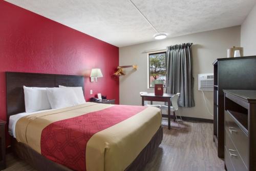 Imagen de la habitación del Hotel Red Lion Inn and Suites Olathe Kansas City. Foto 16
