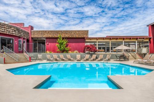 Imagen de la piscina del Hotel Red Lion Kennewick Columbia Center. Foto 20