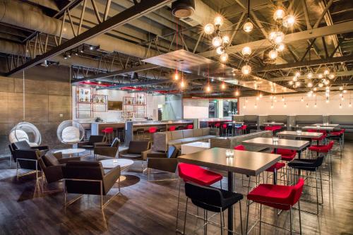 Imagen del bar/restaurante del Hotel Red Lion Kennewick Columbia Center. Foto 5