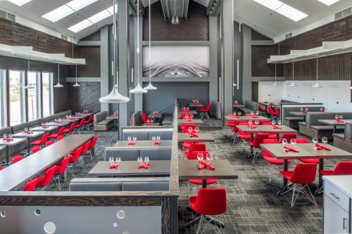 Imagen del bar/restaurante del Hotel Red Lion Kennewick Columbia Center. Foto 8