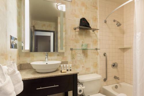 Imagen de la habitación del Hotel Red Lion Monterey. Foto 6