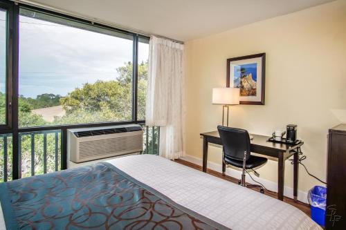 Imagen de la habitación del Hotel Red Lion Monterey. Foto 20