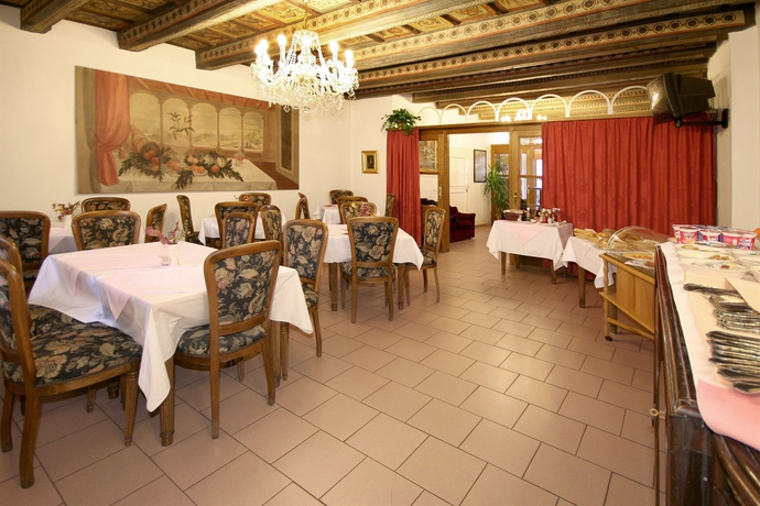 Imagen del bar/restaurante del Hotel Red Lion, Praga. Foto 3