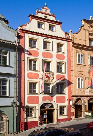 Imagen de los exteriores del Hotel Red Lion, Praga. Foto 12