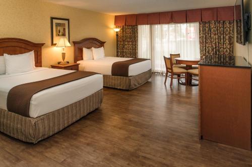 Imagen de la habitación del Hotel Red Lion Redding. Foto 11