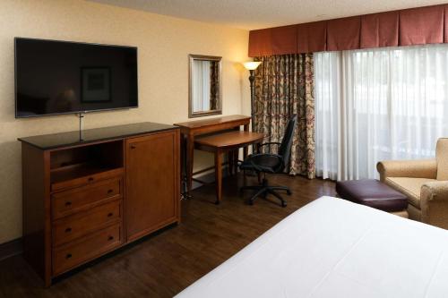 Imagen de la habitación del Hotel Red Lion Redding. Foto 19