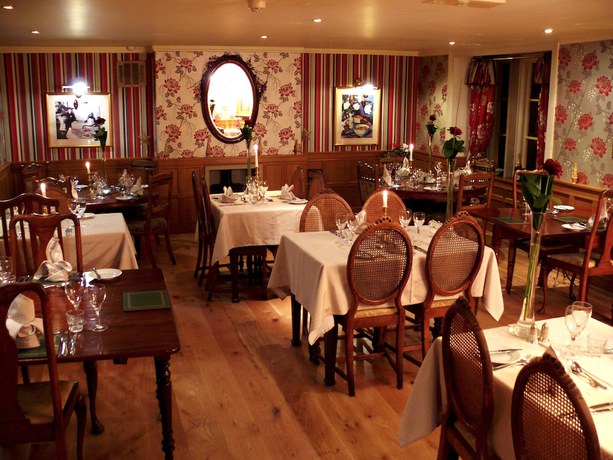 Imagen del bar/restaurante del Hotel Red Lion and Manor House. Foto 3