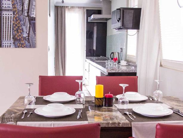 Imagen del bar/restaurante del Hotel Red Mango Apartment. Foto 3