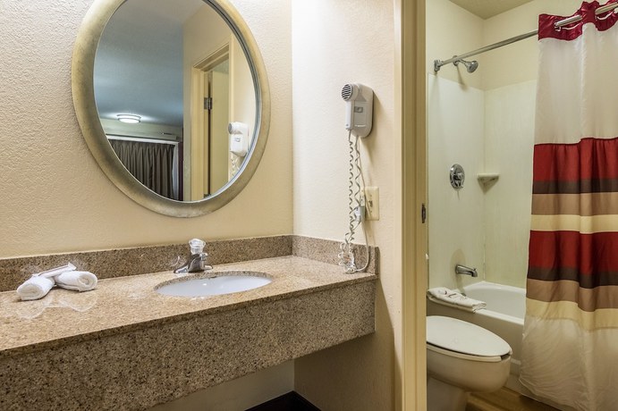 Imagen de la habitación del Hotel Red Oak Inn Detroit Metro Airport - Belleville. Foto 10
