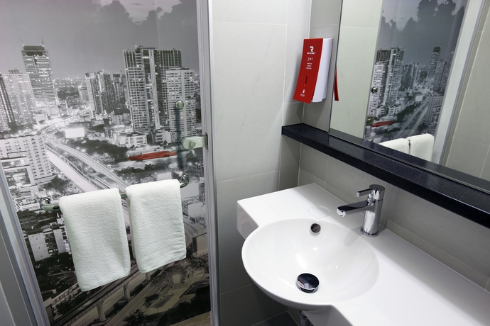 Imagen de la habitación del Hotel Red Planet Bangkok Surawong. Foto 10