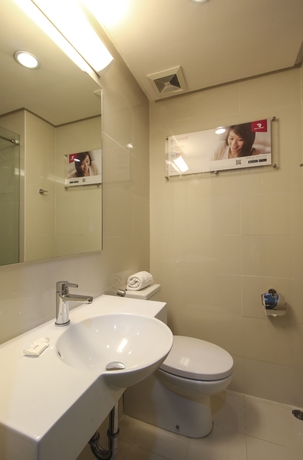 Imagen de la habitación del Hotel Red Planet Makati Avenue Manila. Foto 8