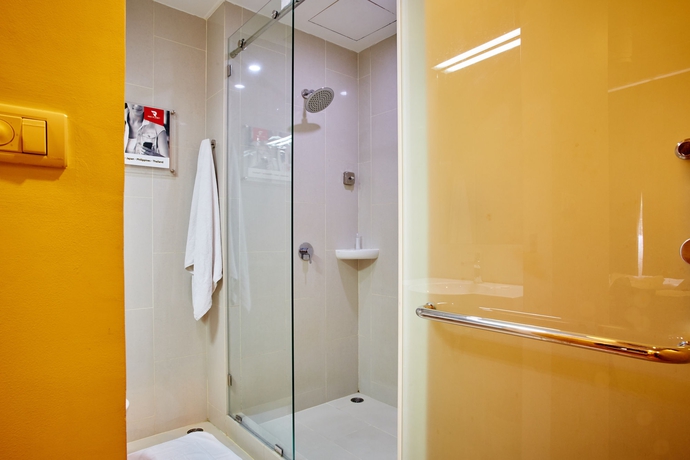 Imagen de la habitación del Hotel Red Planet Phuket Patong. Foto 12