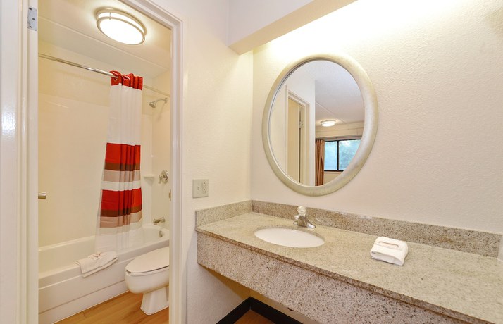Imagen de la habitación del Hotel Red Roof Inn Akron. Foto 10