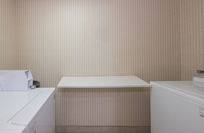 Imagen de los interiores del Hotel Red Roof Inn Ames. Foto 17