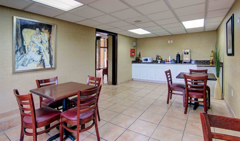 Imagen del bar/restaurante del Hotel Red Roof Inn Atlanta Six Flags 793 Hotel. Foto 6