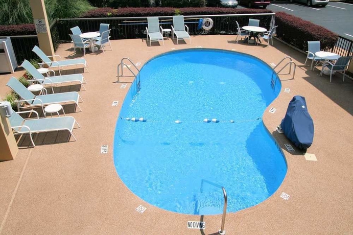 Imagen de la piscina del Hotel Red Roof Inn Augusta - Washington Road. Foto 16