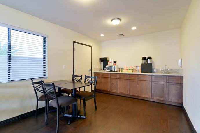 Imagen del bar/restaurante del Hotel Red Roof Inn Bakersfield. Foto 3