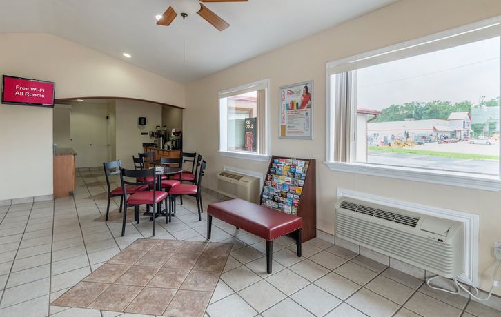 Imagen de los interiores del Hotel Red Roof Inn Buffalo, TX. Foto 19