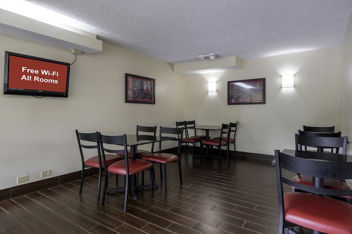 Imagen de los interiores del Hotel Red Roof Inn Charlottesville. Foto 18
