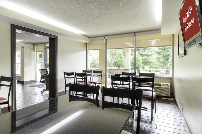 Imagen de los interiores del Hotel Red Roof Inn Charlottesville. Foto 19