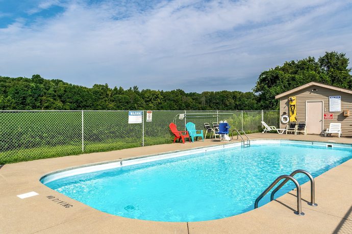 Imagen de la piscina del Hotel Red Roof Inn Columbus - Taylorsville/ Edinburgh. Foto 20