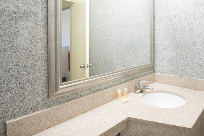 Imagen de la habitación del Hotel Red Roof Inn Copiague. Foto 6