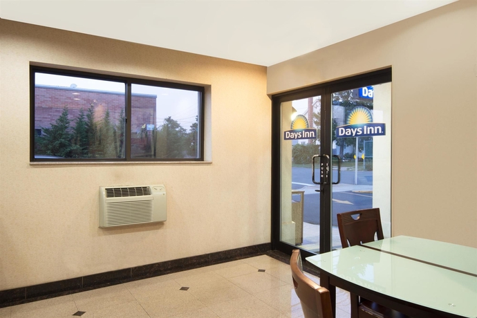 Imagen de los interiores del Hotel Red Roof Inn Copiague. Foto 15