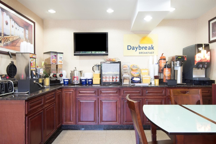 Imagen del bar/restaurante del Hotel Red Roof Inn Copiague. Foto 3