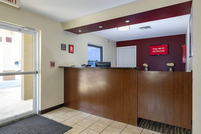 Imagen de los interiores del Hotel Red Roof Inn Defuniak Springs. Foto 18