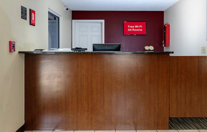 Imagen de los interiores del Hotel Red Roof Inn Defuniak Springs. Foto 20
