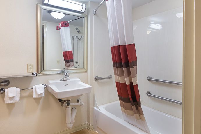 Imagen de la habitación del Hotel Red Roof Inn Detroit - Farmington Hills. Foto 3