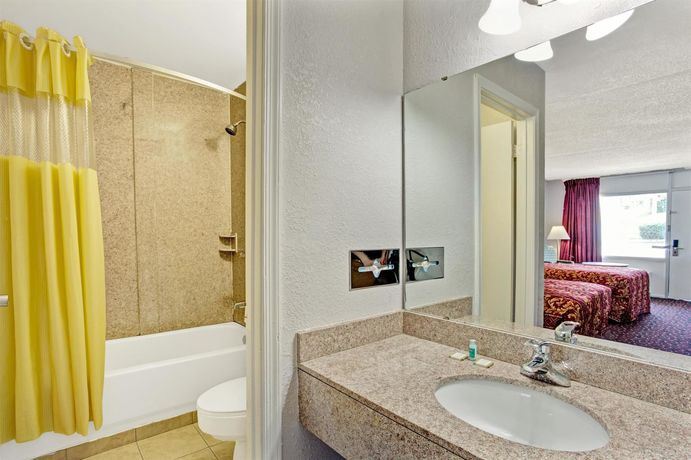 Imagen general del Hotel Red Roof Inn Fredericksburg North. Foto 2