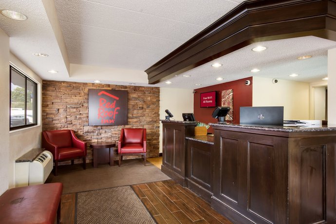 Imagen de los interiores del Hotel Red Roof Inn Grand Rapids Airport. Foto 17