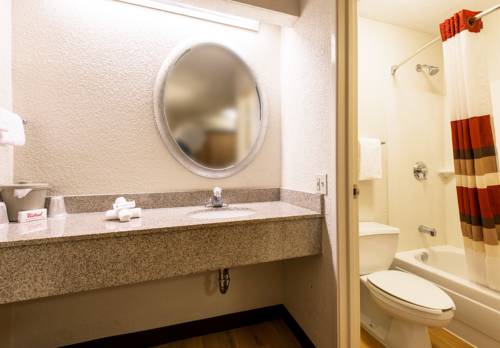 Imagen de la habitación del Hotel Red Roof Inn Hampton Coliseum and Convention Center. Foto 6