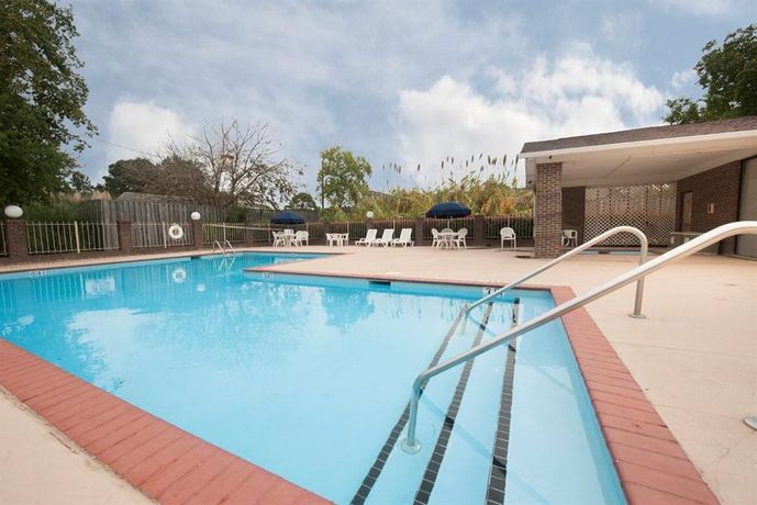 Imagen de la piscina del Hotel Red Roof Inn Hardeeville. Foto 10