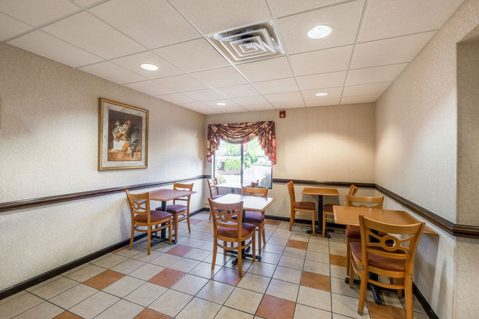 Imagen del bar/restaurante del Hotel Red Roof Inn Hendersonville. Foto 2