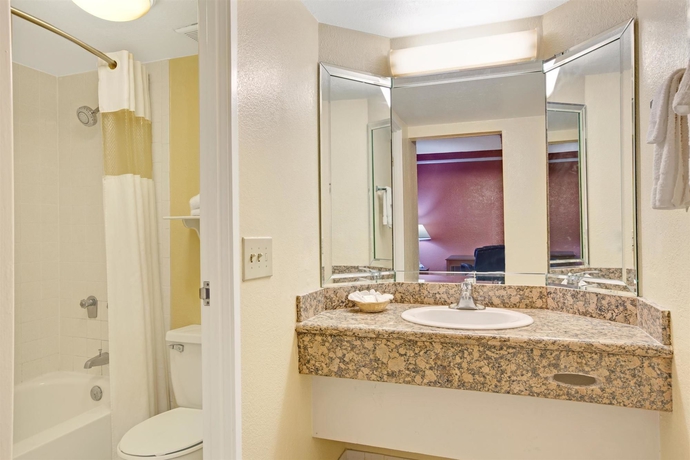 Imagen de la habitación del Hotel Red Roof Inn Houston North - Fm 1960 and I-45. Foto 7