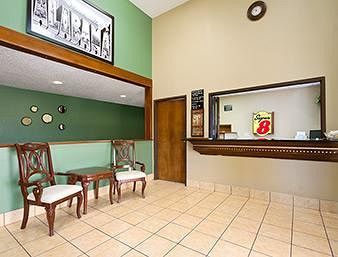 Imagen de los interiores del Hotel Red Roof Inn Huntsville, Al. Foto 7