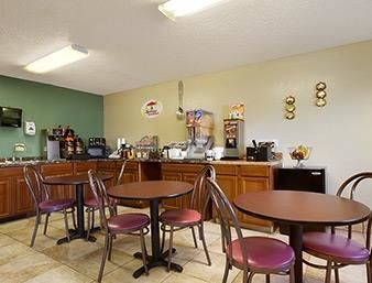 Imagen del bar/restaurante del Hotel Red Roof Inn Huntsville, Al. Foto 2