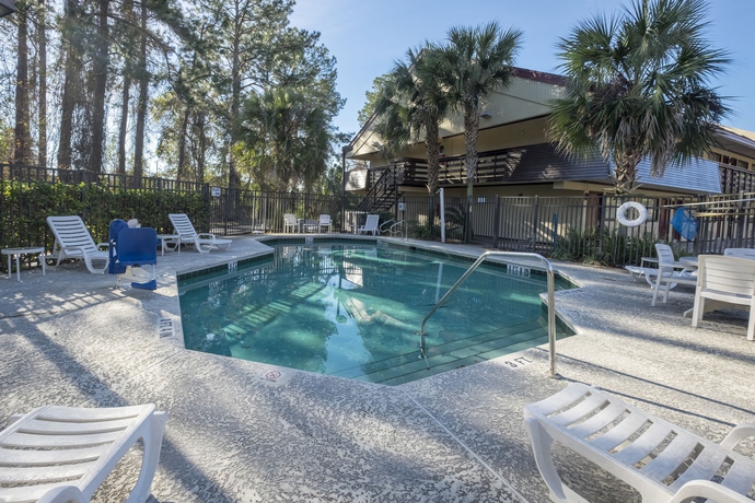 Imagen de la piscina del Hotel Red Roof Inn Jacksonville Airport. Foto 16