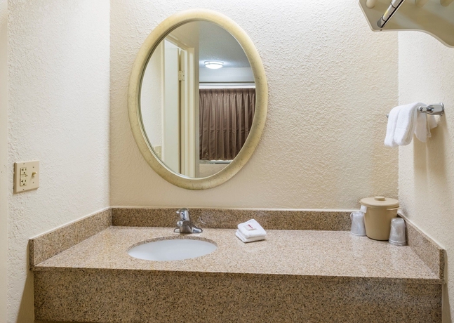 Imagen de la habitación del Hotel Red Roof Inn Jacksonville Airport. Foto 7