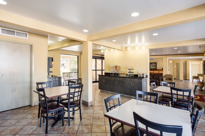 Imagen del bar/restaurante del Hotel Red Roof Inn Kenner &ndash; New Orleans Airport Ne. Foto 3