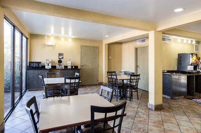 Imagen del bar/restaurante del Hotel Red Roof Inn Kenner &ndash; New Orleans Airport Ne. Foto 4