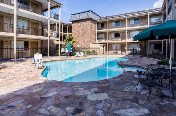 Imagen de la piscina del Hotel Red Roof Inn Kenner &ndash; New Orleans Airport Ne. Foto 11