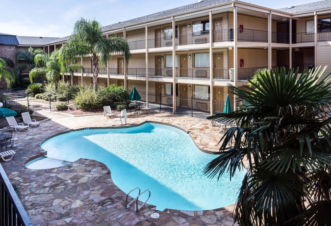 Imagen de la piscina del Hotel Red Roof Inn Kenner &ndash; New Orleans Airport Ne. Foto 12