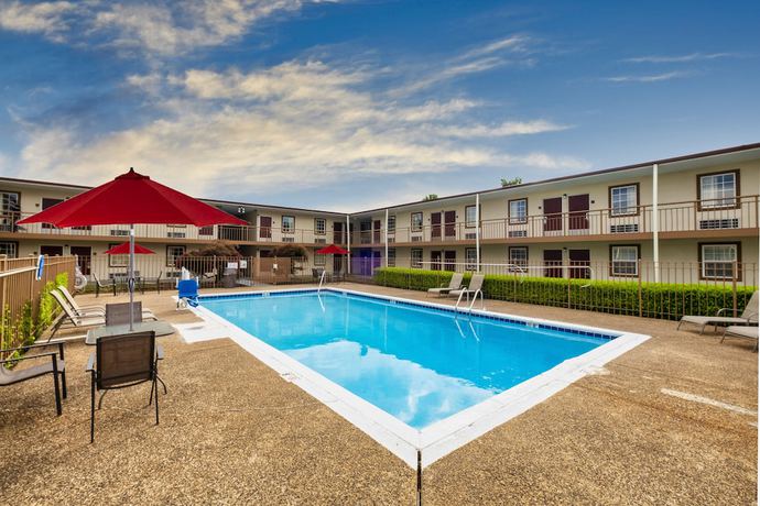 Imagen de la piscina del Hotel Red Roof Inn Knoxville North - Merchants Drive. Foto 18